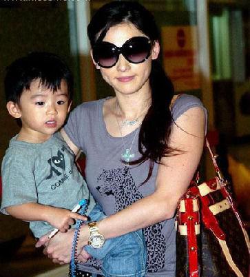 谢霆锋儿子卢卡斯深圳滑雪引发网友热议颜值爆表！(图3)