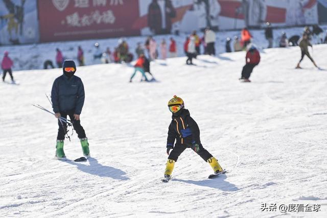 从早嗨到晚！潍坊滑雪场单日客流破千冬季遛娃新地标诞生(图15)