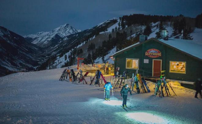 阿斯本雪堆山滑雪村202425雪季精彩活动完美体育等你来参加!(图5)