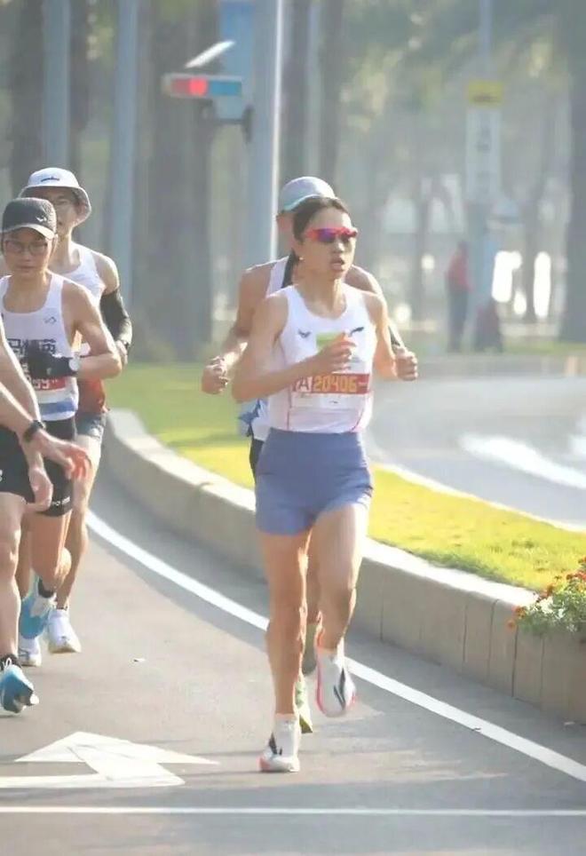 医院回应“最快女护士”违规跑马被处罚：属实警告处分6个月取消评优(图3)