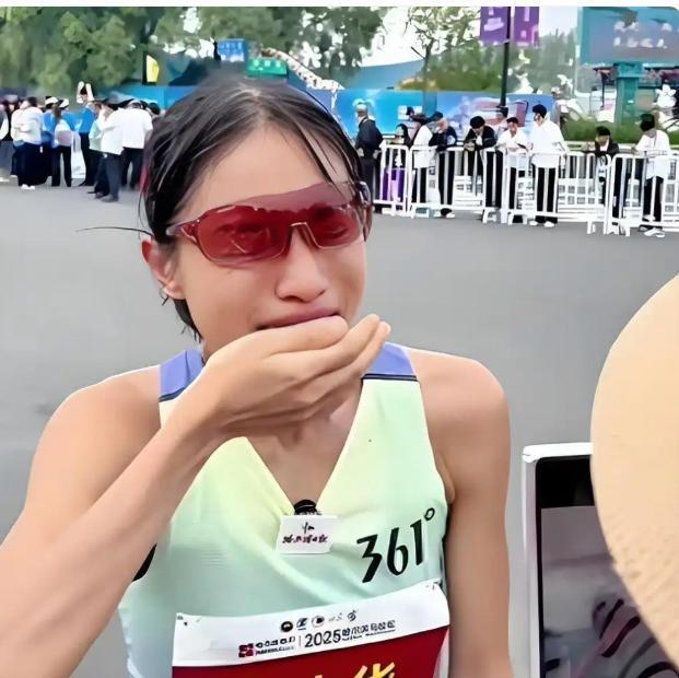 医院回应“最快女护士”违规跑马被处罚：属实警告处分6个月取消评优(图1)
