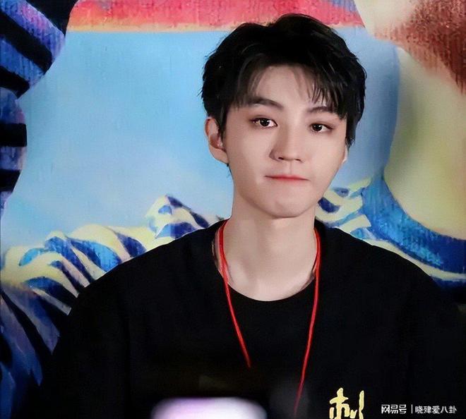 滑雪风波再升级?全红婵现身王俊凯话剧现场令人担心的事情发生(图4)