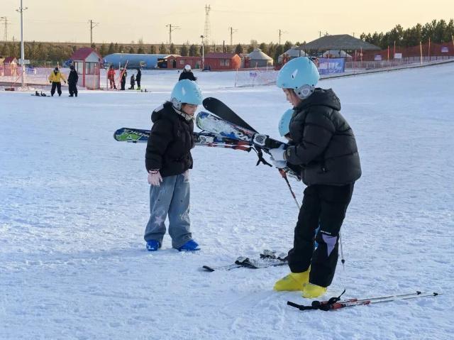 冰雪运动让冬季旅游“火起来”(图2)