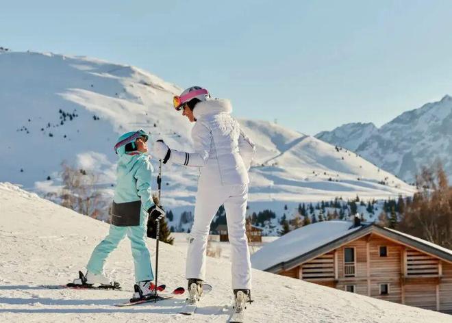 完美体育网站运动品牌扎堆玩起雪季联名(图4)