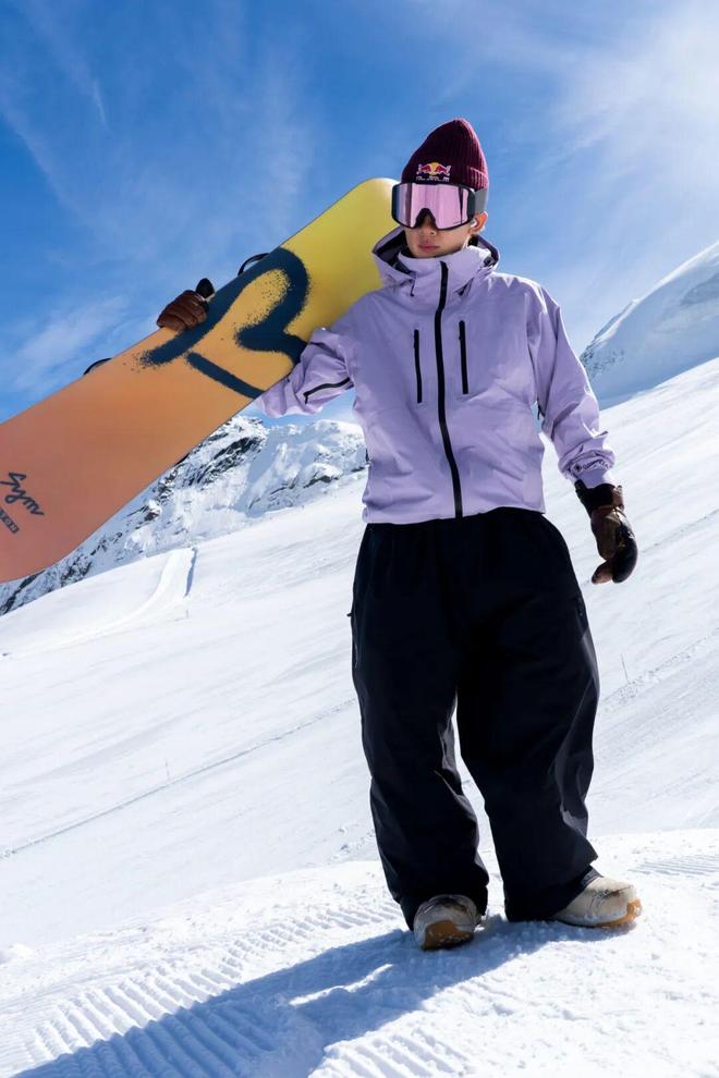 BURTON四度携手苏翊鸣带来全新“LOVEALLAROUND”联名雪板(图2)