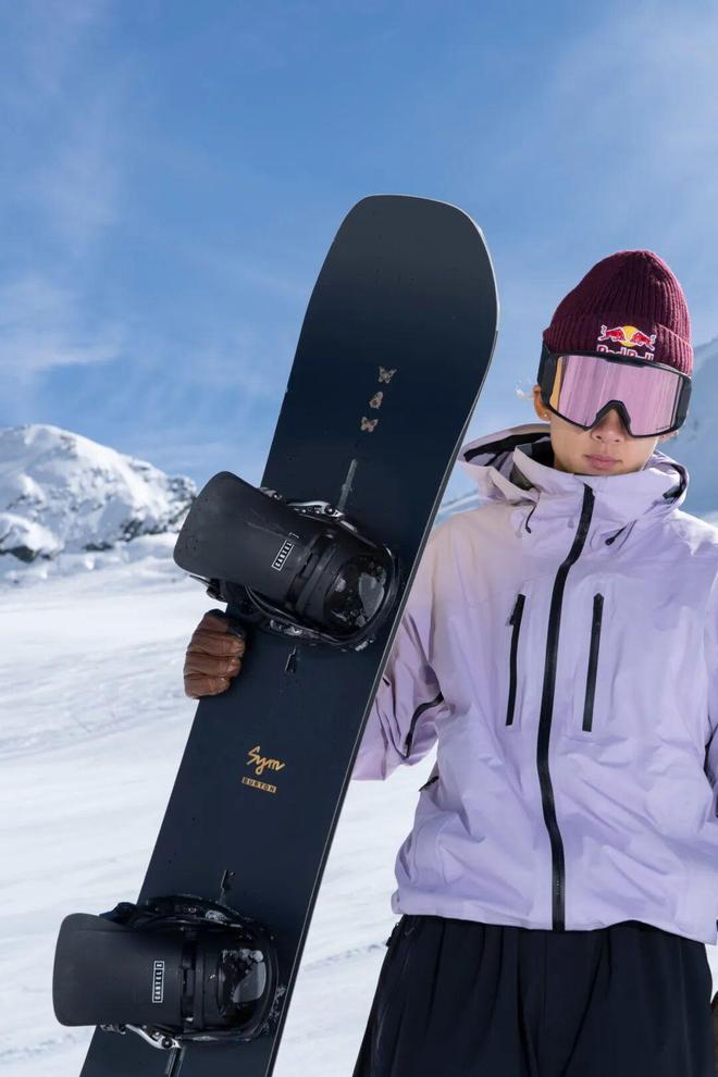 BURTON四度携手苏翊鸣带来全新“LOVEALLAROUND”联名雪板(图3)