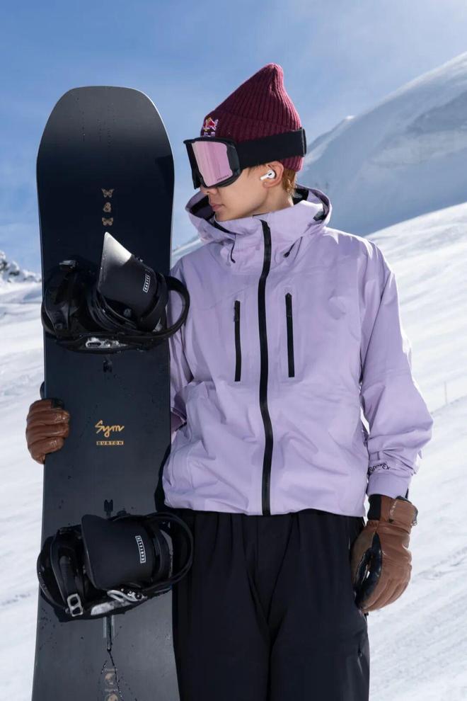 BURTON四度携手苏翊鸣带来全新“LOVEALLAROUND”联名雪板(图4)