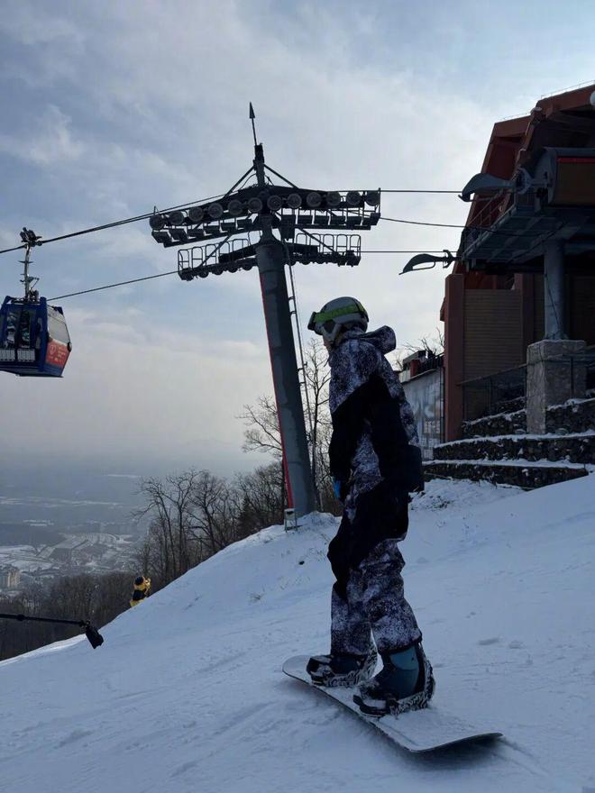 完美体育苏翊鸣夺冠想滑雪的心早已按耐不住了(图5)