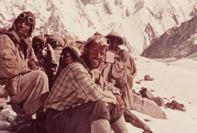 中国男人捧红的“羽绒服贵族”成功截胡加拿大鹅(图5)