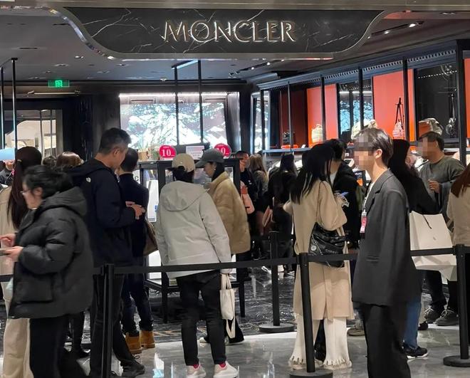 中国男人捧红的“羽绒服贵族”成功截胡加拿大鹅(图7)