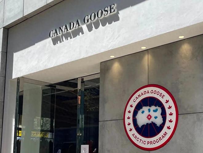 中国男人捧红的“羽绒服贵族”成功截胡加拿大鹅(图1)