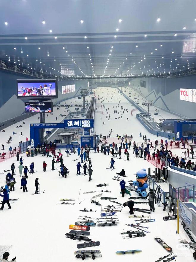 深圳建全球最大室内滑雪场成「宁古塔平替」“多少大湾区中产穿短袖来这看雪？”(图5)