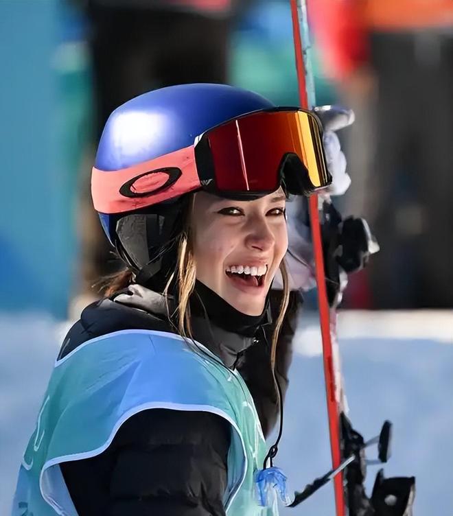 完美体育网站央媒对谷爱凌称呼变了！七字之差释放强烈信号原来邓亚萍没说错(图1)