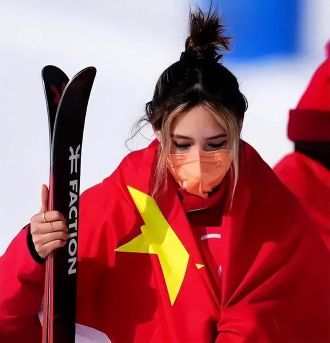 完美体育网站央媒对谷爱凌称呼变了！七字之差释放强烈信号原来邓亚萍没说错(图17)