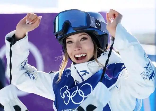 完美体育网站央媒对谷爱凌称呼变了！七字之差释放强烈信号原来邓亚萍没说错(图3)