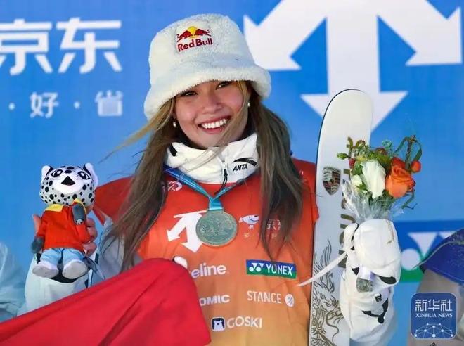 完美体育网站央媒对谷爱凌称呼变了！七字之差释放强烈信号原来邓亚萍没说错(图9)