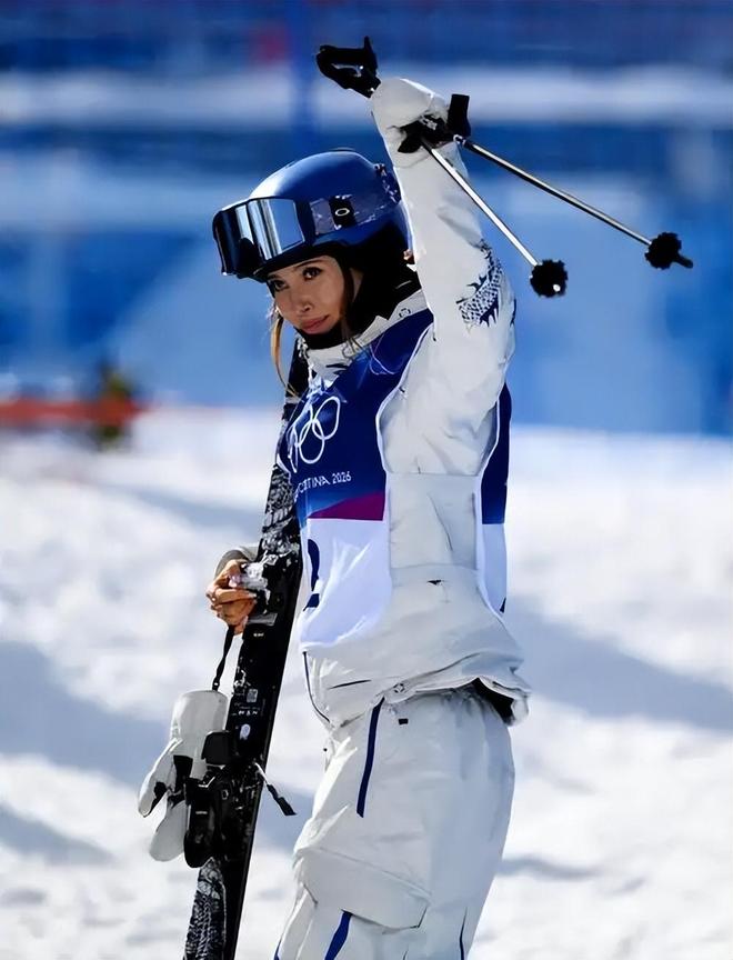 完美体育网站央媒对谷爱凌称呼变了！七字之差释放强烈信号原来邓亚萍没说错(图21)