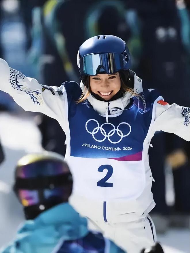 完美体育网站央媒对谷爱凌称呼变了！七字之差释放强烈信号原来邓亚萍没说错(图22)