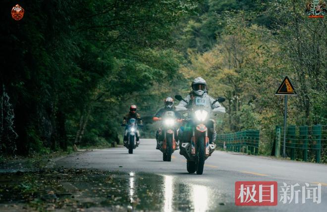 解锁“五彩秋韵”和“冰雪狂欢”神农架秋冬游进入“黄金窗口期”完美体育网站(图1)