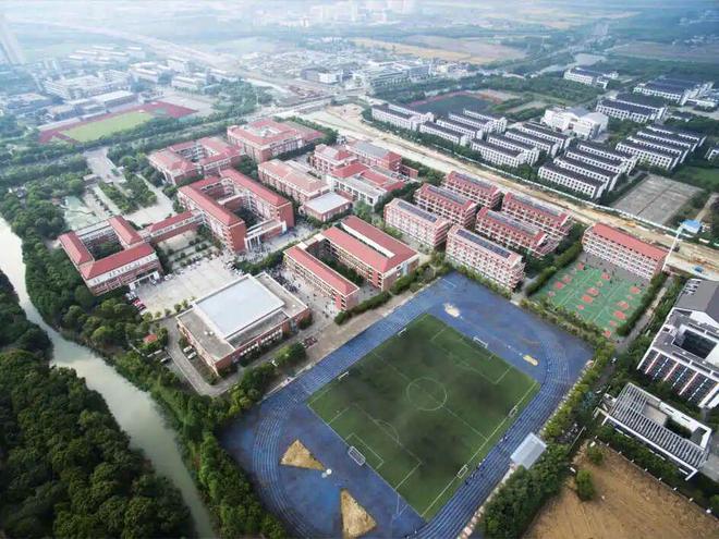 江苏一学生在校考试期间被谈话后坠楼已昏迷月余公安及教育部门介入调查(图2)