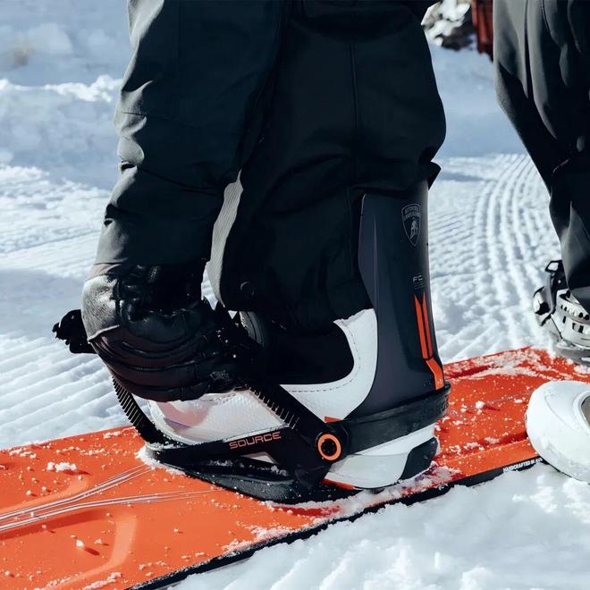 蛮牛出完美体育网站来“炸街”雪板上道“炸场”～(图5)