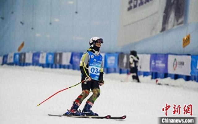 全国大众滑雪技术达标赛举行完美体育网站(图1)