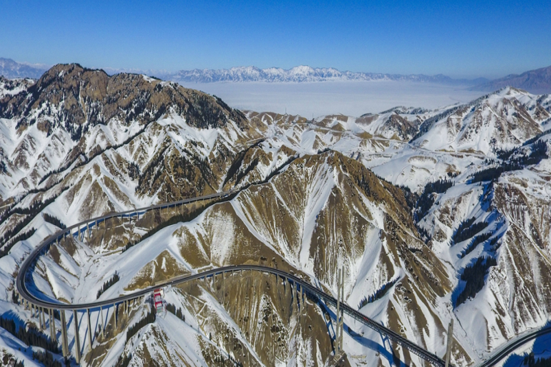 11364亿元!中国建筑中标G3033奎屯—独山子—库车高速公路项目施工标段(图1)