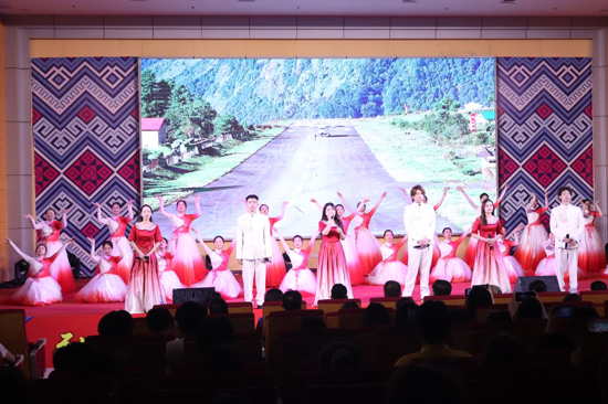 “弘揚五四精神創造青春輝煌”——廣西水電職院舉辦各族優秀團員青年五四榜樣引領文藝晚會(图2)