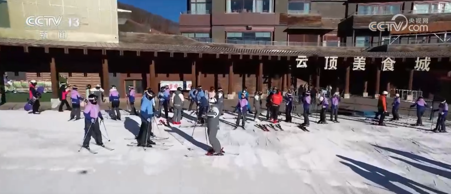 创新业态释放“冬雪夏凉”资源优势新活力“高端赛事+大众活动”添彩花样冰雪(图18)